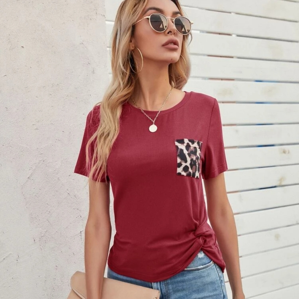 Tee shirt with a Pocket Twist design